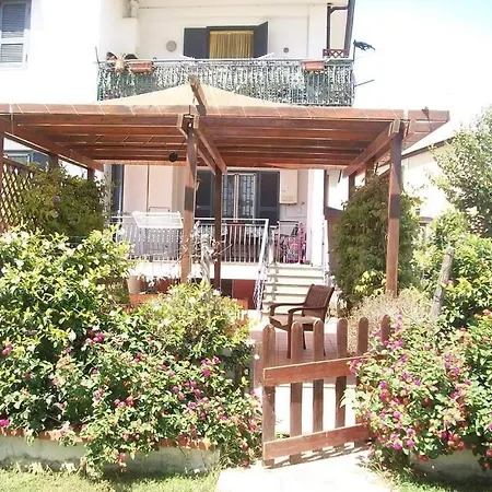 Apartment Il Giardino Degli Ulivi Giugliano In Campania
